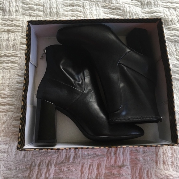 Charles David Trudy Mid Square Toe Bootie Black 10 - Picture 8 of 10